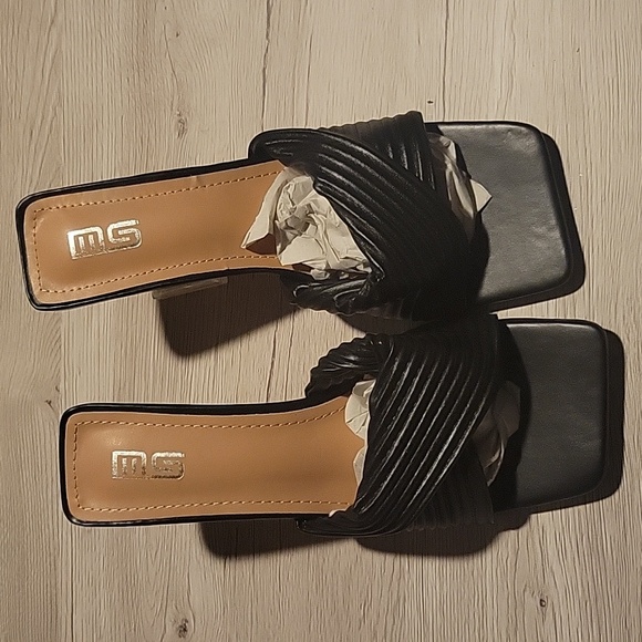 Cute heels - Picture 2 of 4